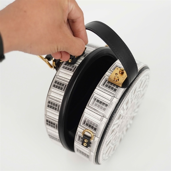 Túi LV Fornasetti trắng hình tròn sz10 (HC) +