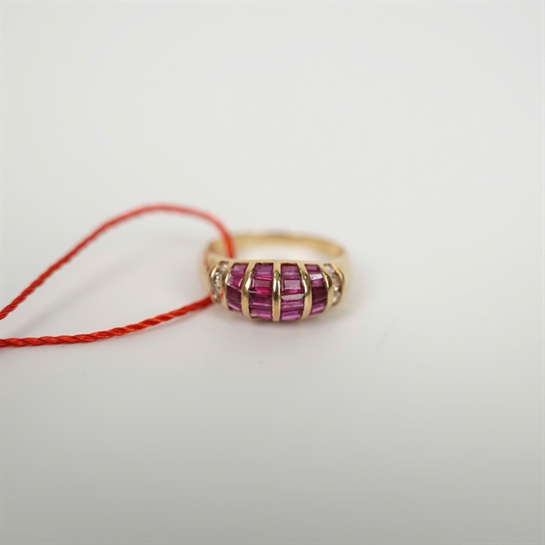 Nhẫn vàng đính đá hồng KG +