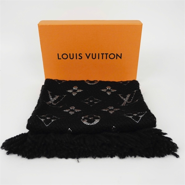 Khăn LV nền đen hoa trắng (PN) +