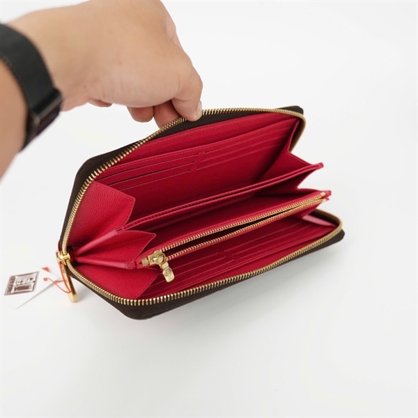 Ví LV hoa nâu in hình hươu cao cổ (GI2187) KG+