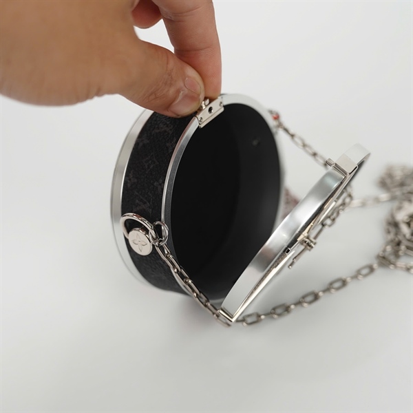 Túi LV đeo chéo hình tròn hoa đen (HC) +