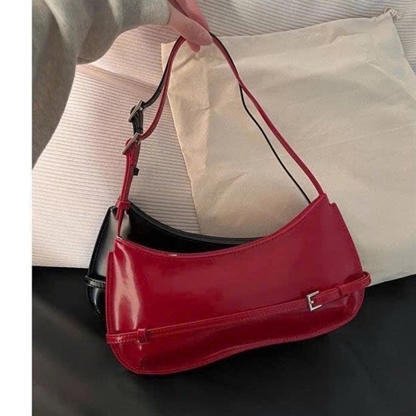 Túi kẹp nách dáng bầu M212 Đỏ