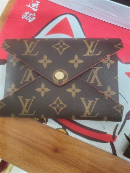 Ví LV bao thư hoa nâu SN3188 sz16 (LN) KG+