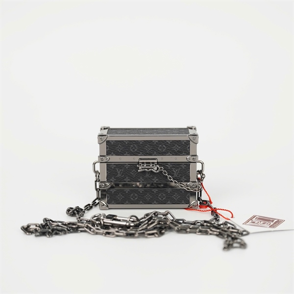 Túi LV Earphone hoa đen viền kim loại sz7 (HC) +