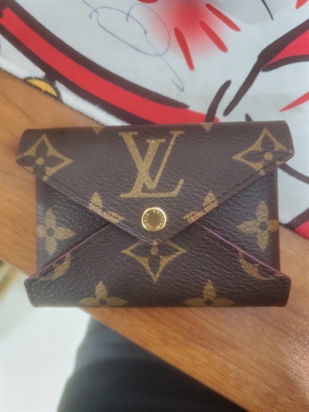 Ví LV bao thư hoa nâu sz9 (LN) KG+