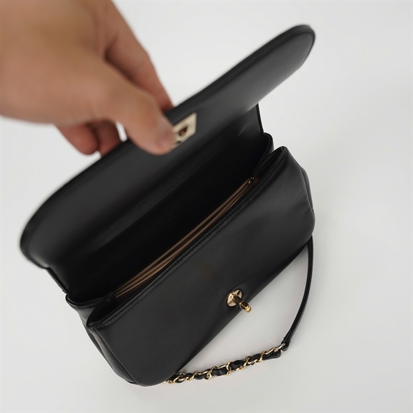 Túi Chanel màu đen quai cầm kim loại (23915788) sz24 (HC) +