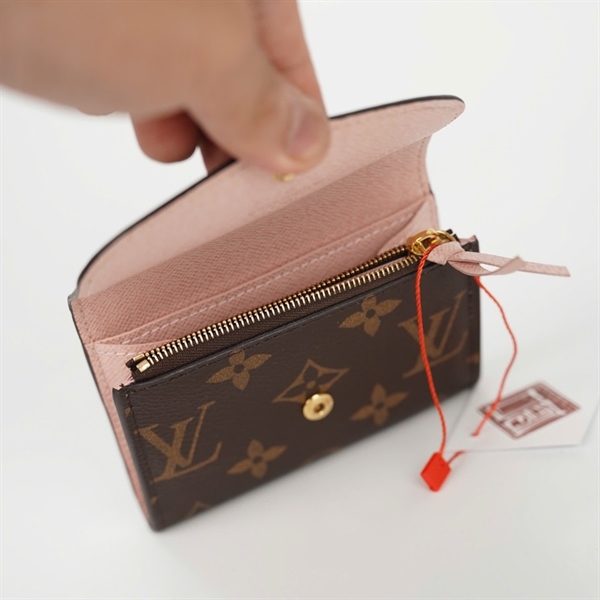 Ví LV hoa nâu nắp gập nút hồng UB0137 +