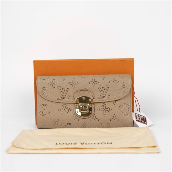 Ví LV màu nude gập 3 khóa vàng +