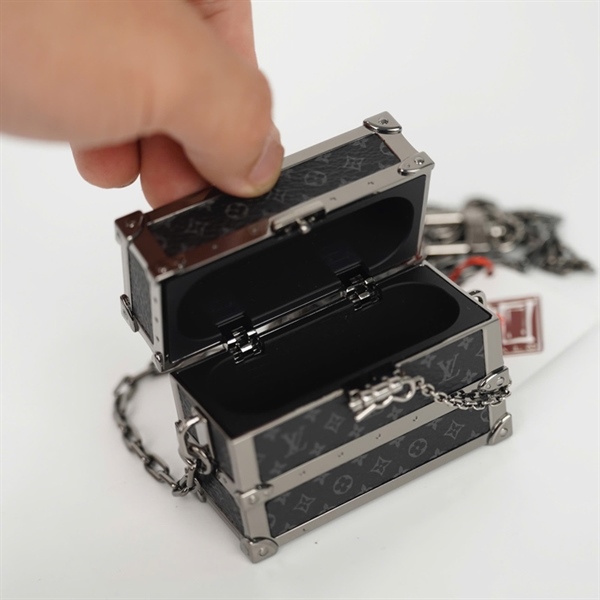 Túi LV Earphone hoa đen viền kim loại sz7 (HC) +