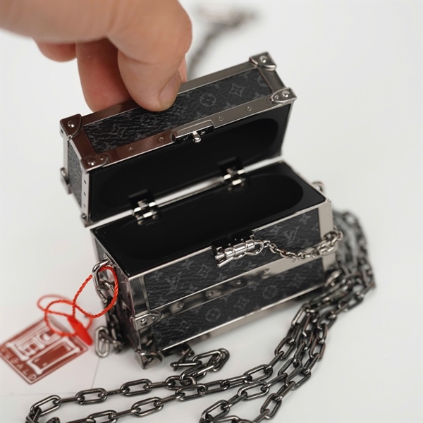 Túi LV Trunk hoa đen viền kim loại sz7 (HC) +