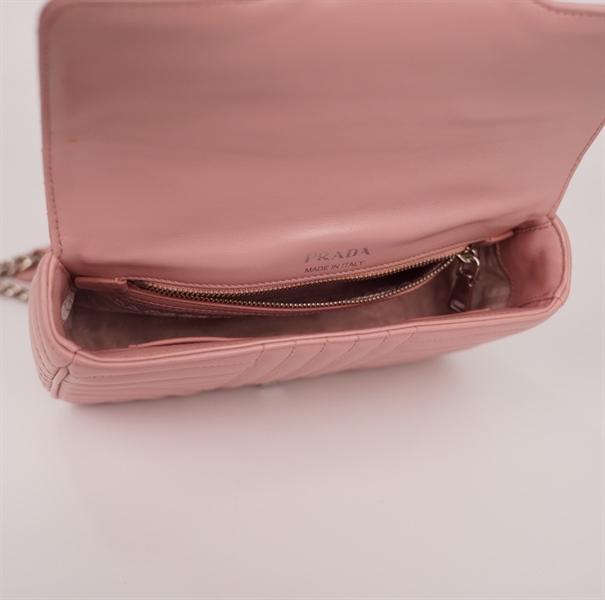 Túi Prada màu hồng sz22 (BQ) KG+