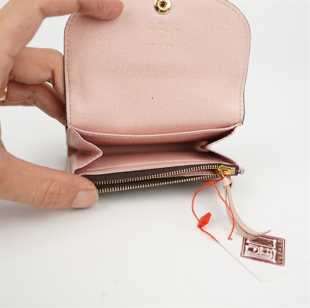 Ví LV hoa nâu nút hồng UB2200 (LN) KG+