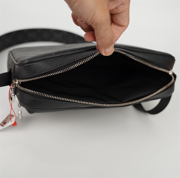 Túi LV đeo chéo hoa đen (FO4250) sz25 (BQ) KG+