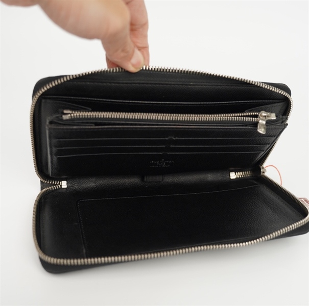 Ví LV ô vuông đen khóa zip CA3089 (LN) KG+