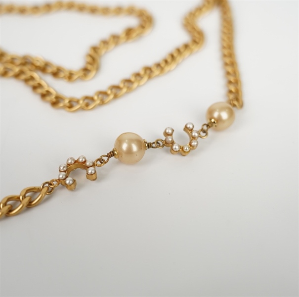 Strap Chanel vàng đính 2 hạt châu (thuật) +