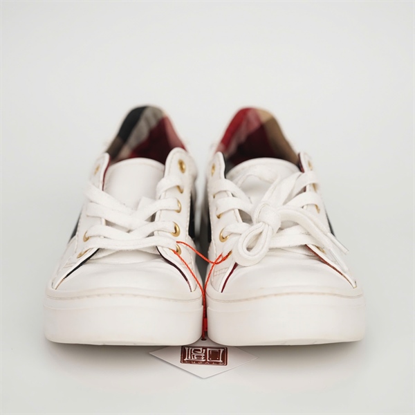 Giày Blue Label bata trắng KG+