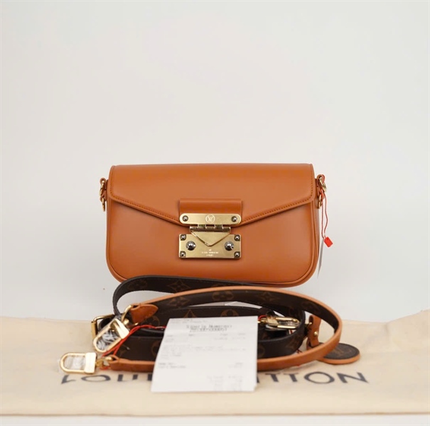 Túi LV Swing màu nâu kèm 2 strap + charm sz21 (HC) +