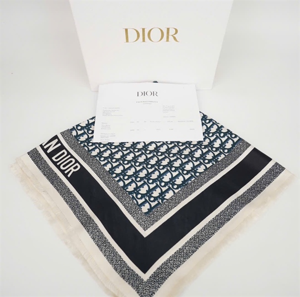 Khăn Dior họa tiết xám (HC) +