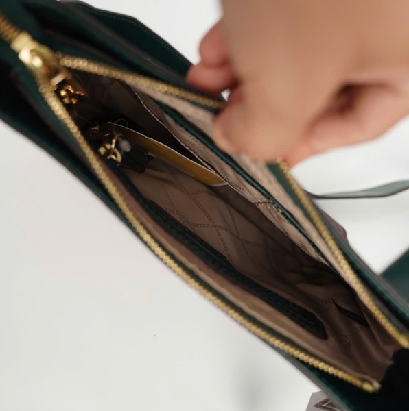 Túi MK nâu viền xanh đậm sz24 KG+