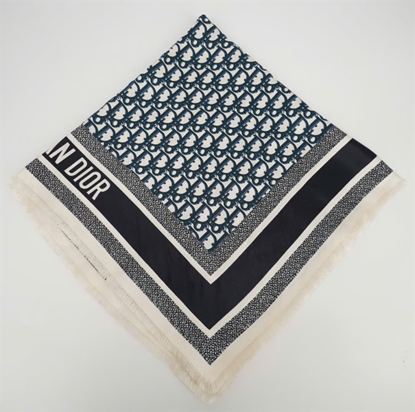 Khăn Dior họa tiết xám (HC) +