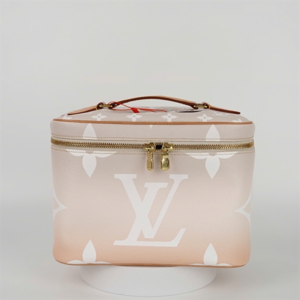 Túi LV cốp màu nude hoa trắng sz22 KG+