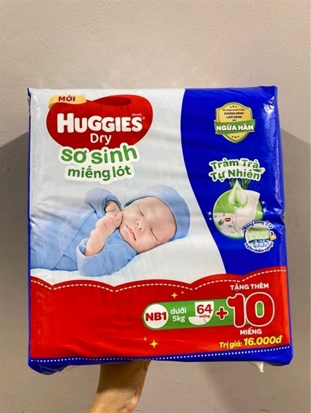 Miếng lót sơ sinh huggies NB1 dưới 5KG 64M