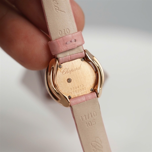 Đồng hồ Chopard mặt tròn quai hồng, kèm bút chỉnh (114413) (HC) +