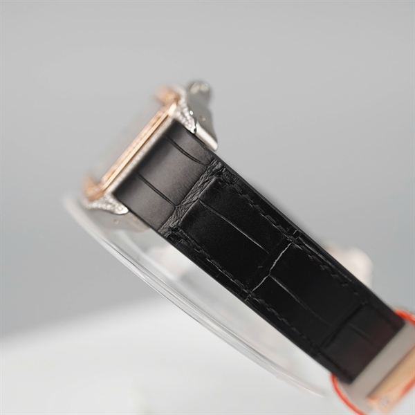 Đồng hồ Cartier mặt vuông full kim cương quai đen (512178RX) sz32 (HC) +