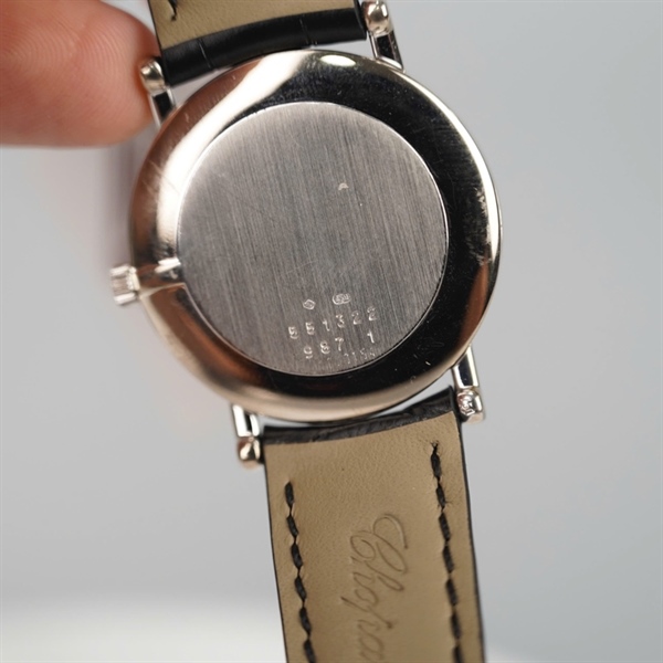 Đồng hồ Chopard mặt tròn viền kim cương quai đen có giấy kiểm định (551322) sz32 (HC) +