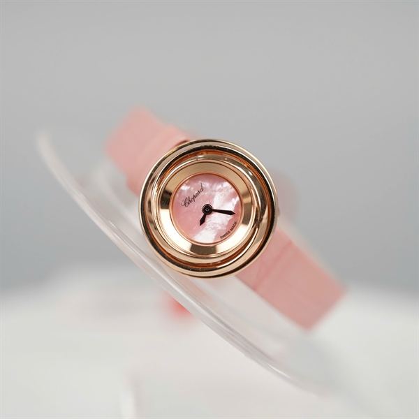 Đồng hồ Chopard mặt tròn quai hồng, kèm bút chỉnh (114413) (HC) +