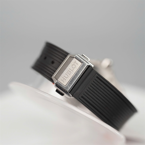 Đồng hồ Hublot mặt tròn đen đính đá (12-465-80) (HC) KG +kim zin