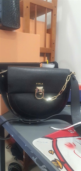 Túi Furla màu đen sz23 KG+