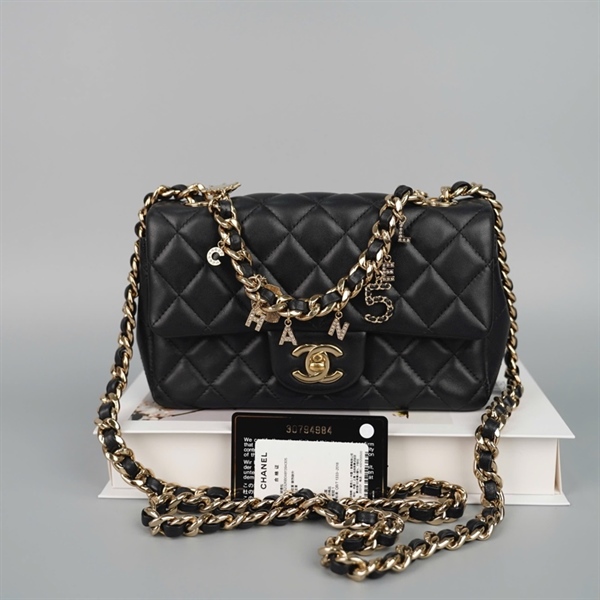 Túi Chanel đen quai đính charm (30794984) sz20 (HC) +