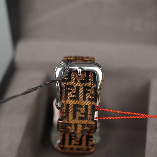 Đồng hồ Fendi mặt bạc (046-3800G+324) KG+