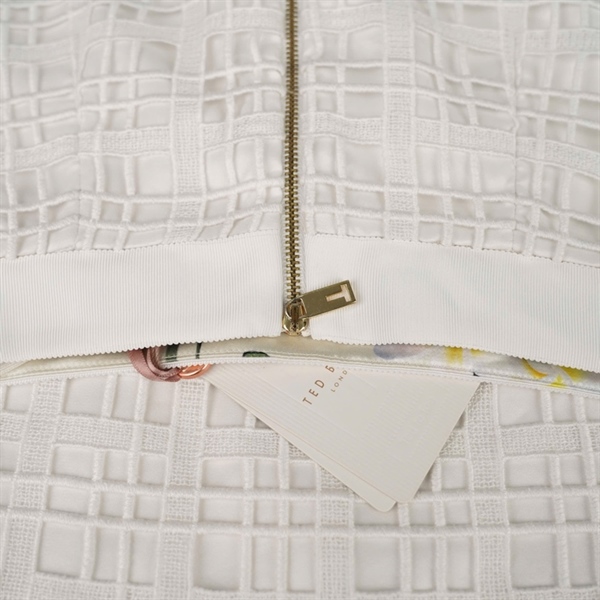 Váy Ted Baker màu trắng KG+