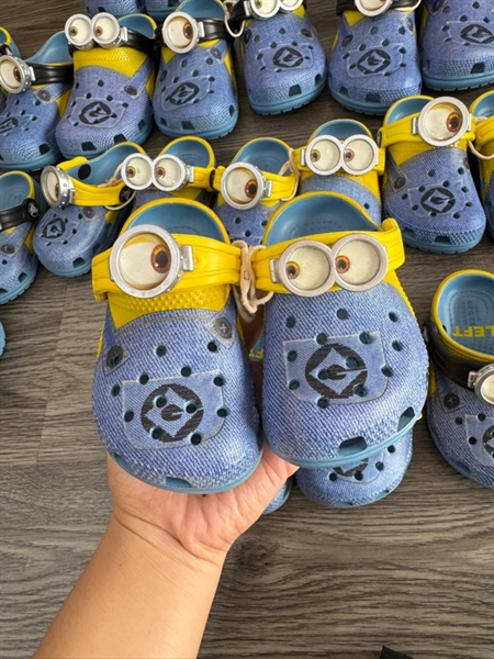 Giày Clog Trẻ Em Crocs Classic Despicable Me