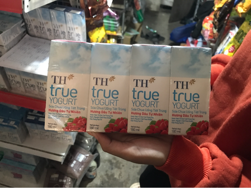 Sữa tươi tiệt trùng TH truemilk hương dâu 180ML
