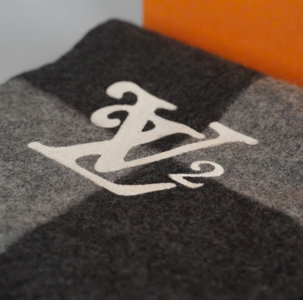 Khăn LV ô vuông đen xám (PN) +