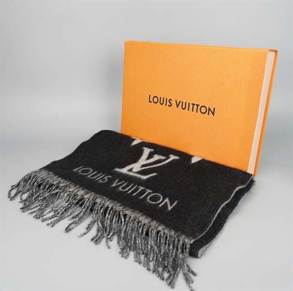 Khăn LV hoa trắng nền đen (PN) +