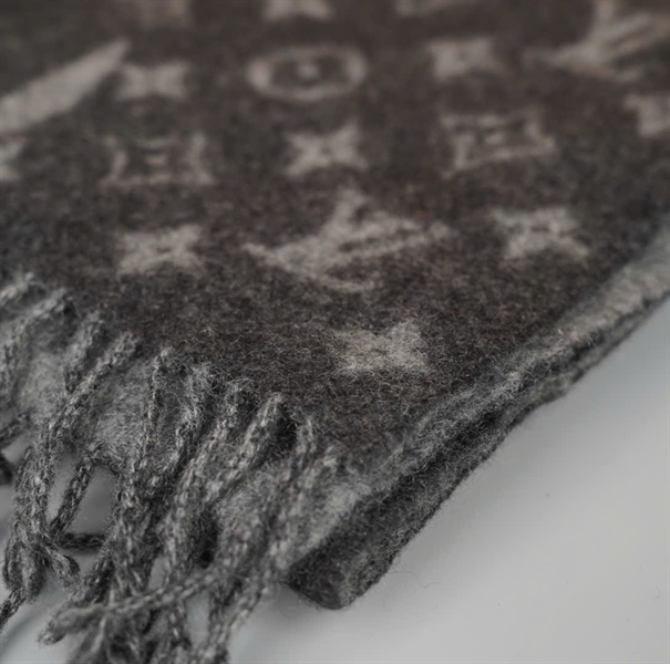 Khăn LV ô vuông đen xám (PN) +