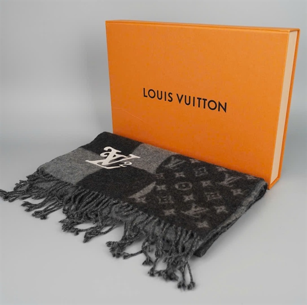 Khăn LV ô vuông đen xám (PN) +