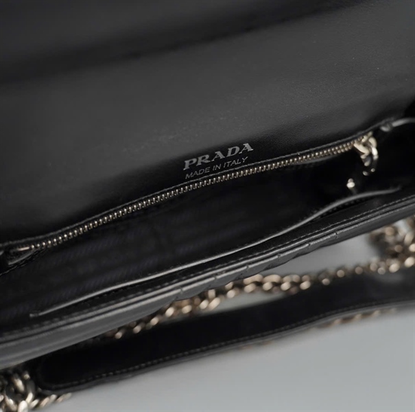 Túi Prada đen sz21 +