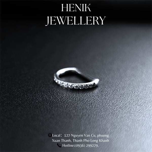 GEMS D-SHAPED HOOP EARRINGS