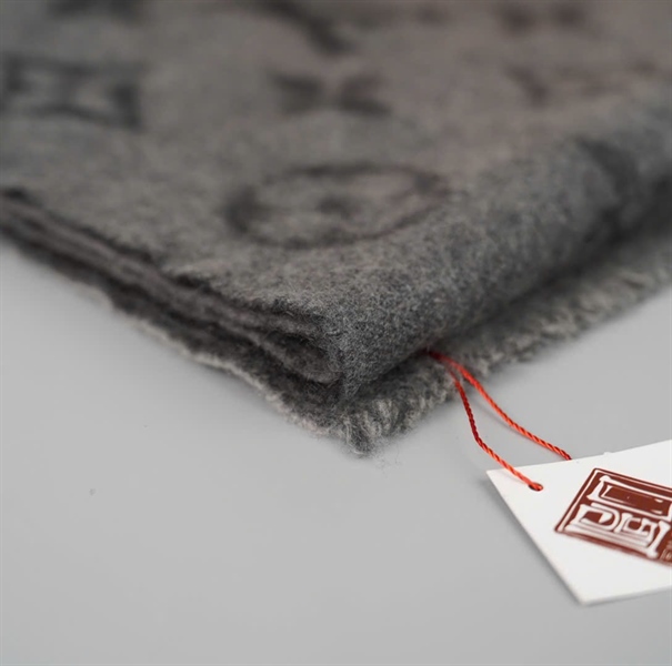 Khăn LV hoa xám (PN) +