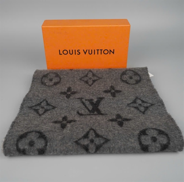 Khăn LV hoa xám (PN) +