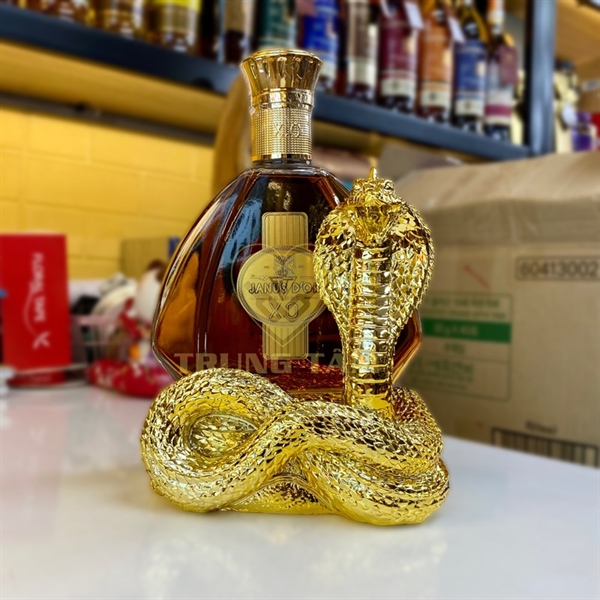 Rượu Brandy Janus XO kệ Poly Rắn vàng 2025 700ml 40%