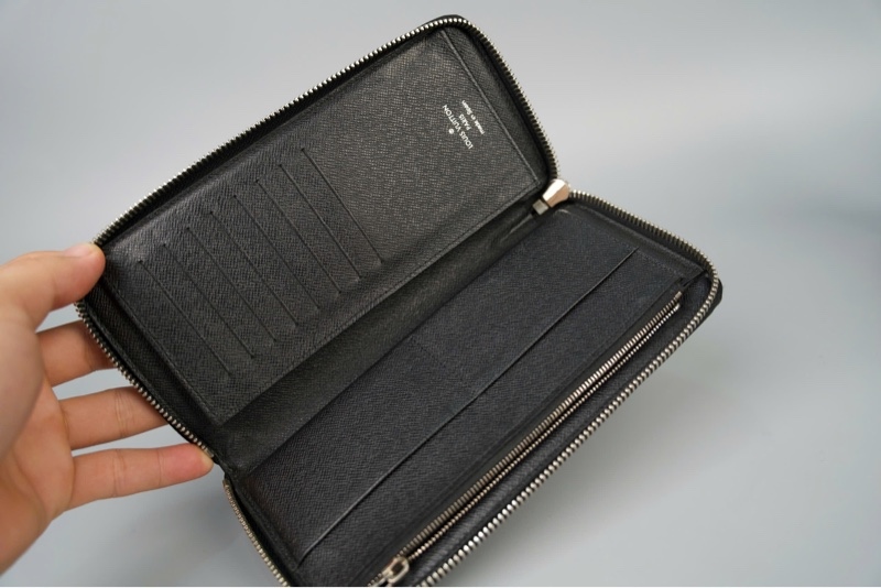 Ví LV ô vuông đen có khóa zip (LT) KG+