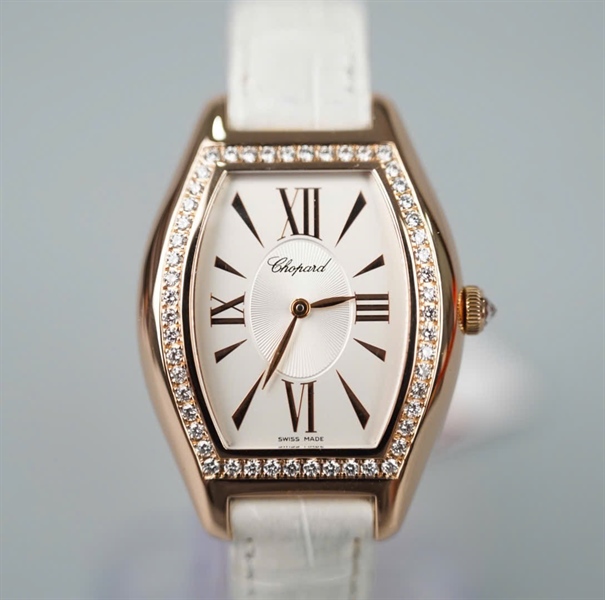 Đồng hồ Chopard dây trắng mặt viền vàng đính đá (7531) (HC)+