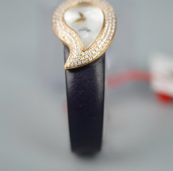 Đồng hồ Chopard hình giọt nước (493136) (HC)+