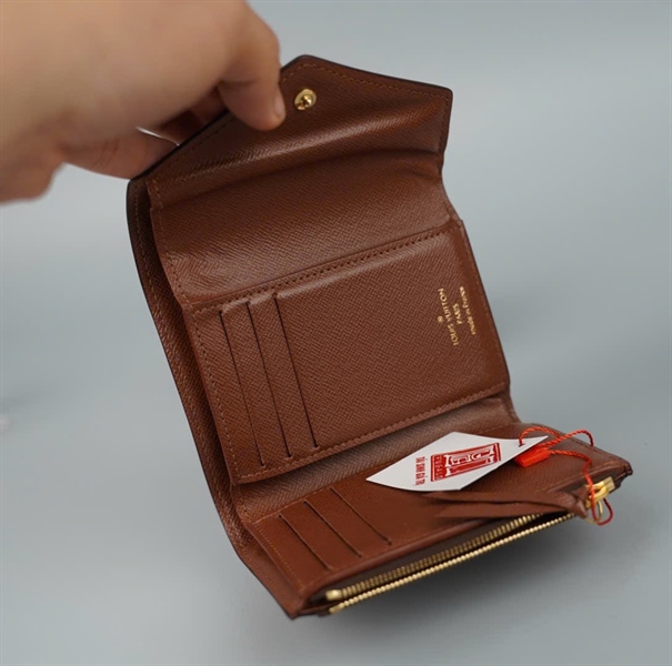 Ví LV gập 3 hoa nâu nút vàng (LT)KG+